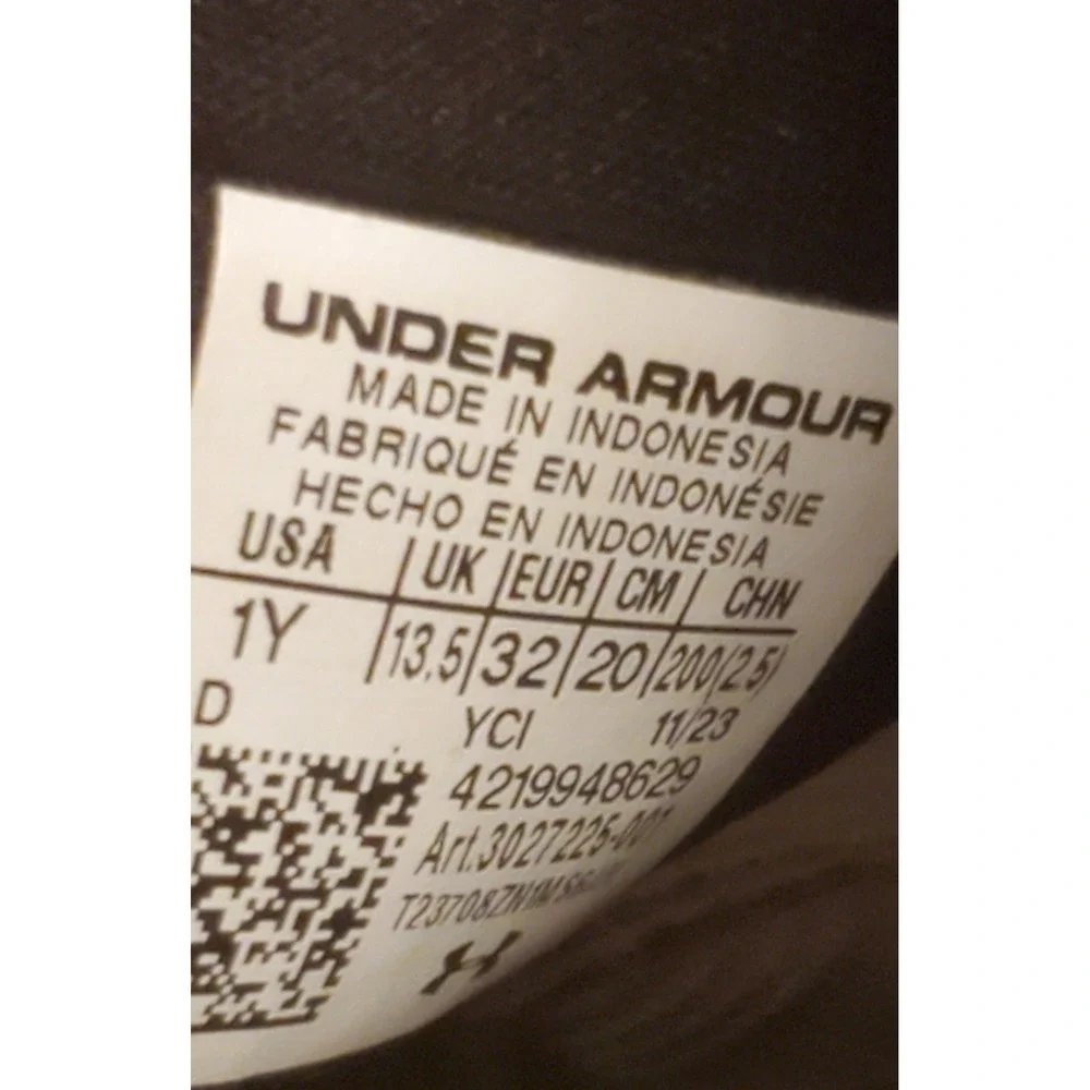 Under‎ Armour Ignite Select Slide Sandals Youth Size 1Y Black